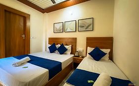 Hriday Bihari Kunj Hotel Near Prem Mandir